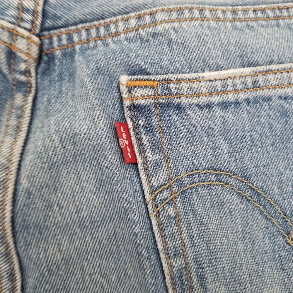 Levis 501 T Size 28 Tapered Leg Jeans Button Fly Distressed Medium Wash - Picture 5 of 10